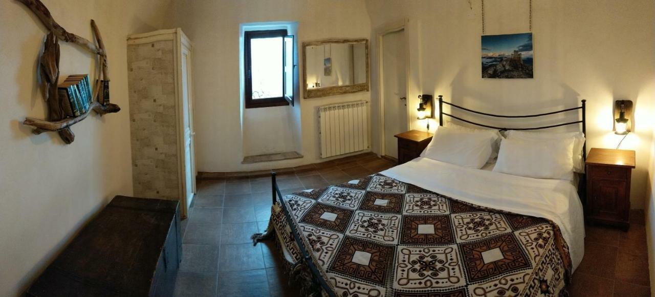 La Corte Di Sabatino Calascio Extérieur photo